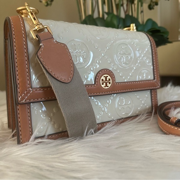 New Tory Burch T monogram embossed patent leather shoulder bag